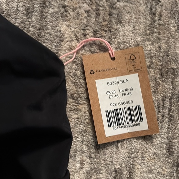 Boden NWT bikini - size 16-18 Black top and patterned bottom Swimwear - Picture 7 of 9